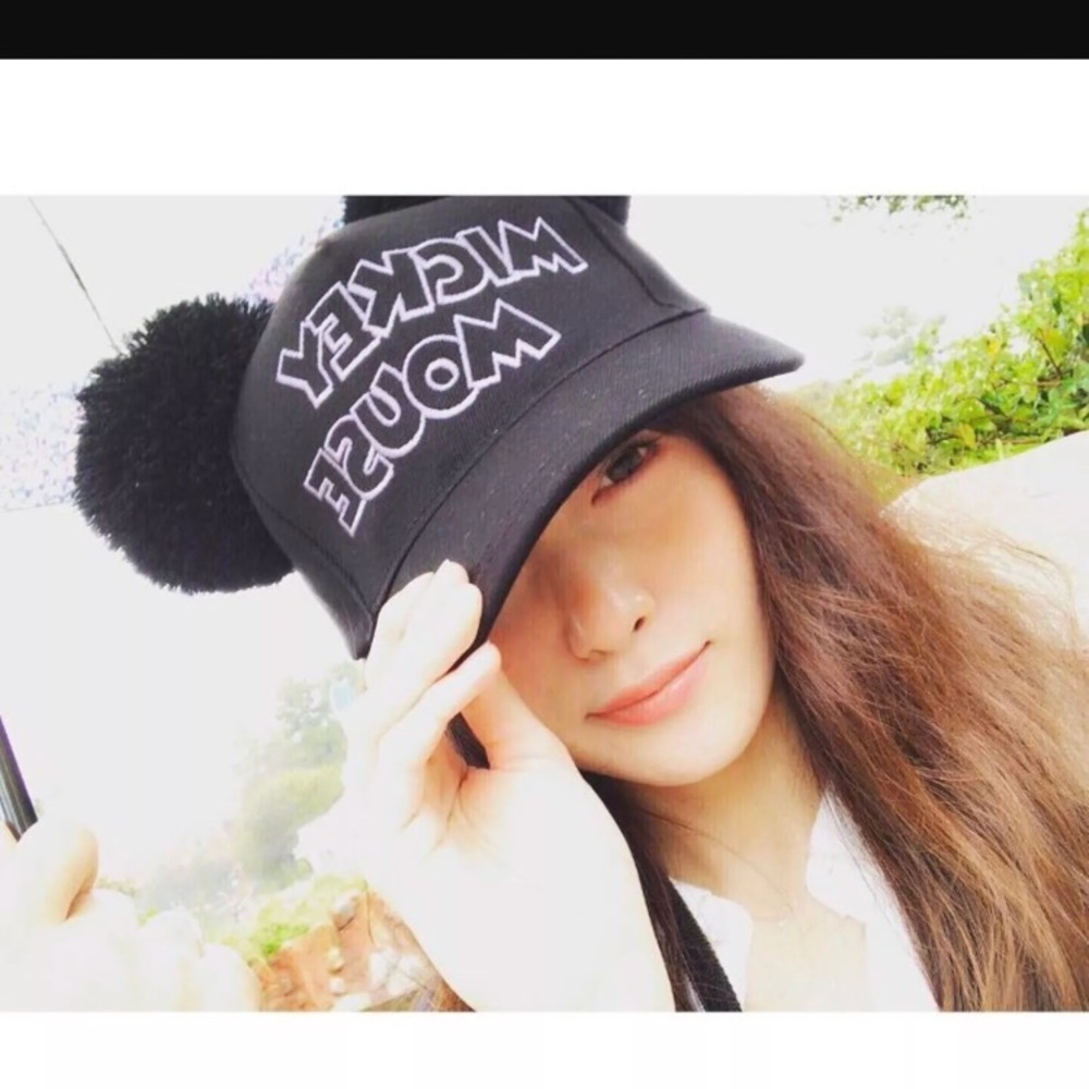 Tokyo Disney limited pompom Mickey cap hat 🧢